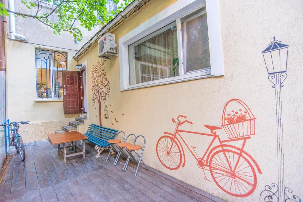 Hostel Berloga Odessa Esterno foto
