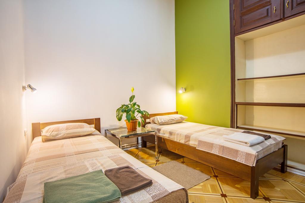 Hostel Berloga Odessa Esterno foto