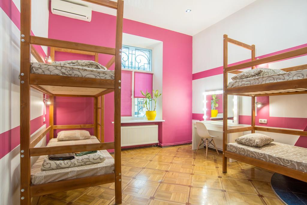 Hostel Berloga Odessa Esterno foto