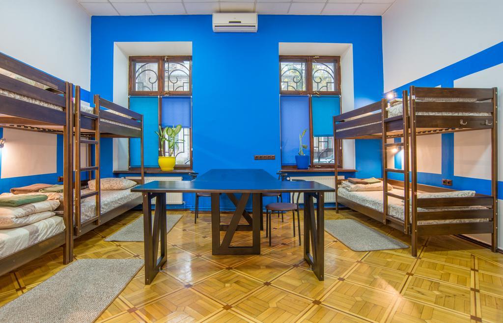 Hostel Berloga Odessa Esterno foto