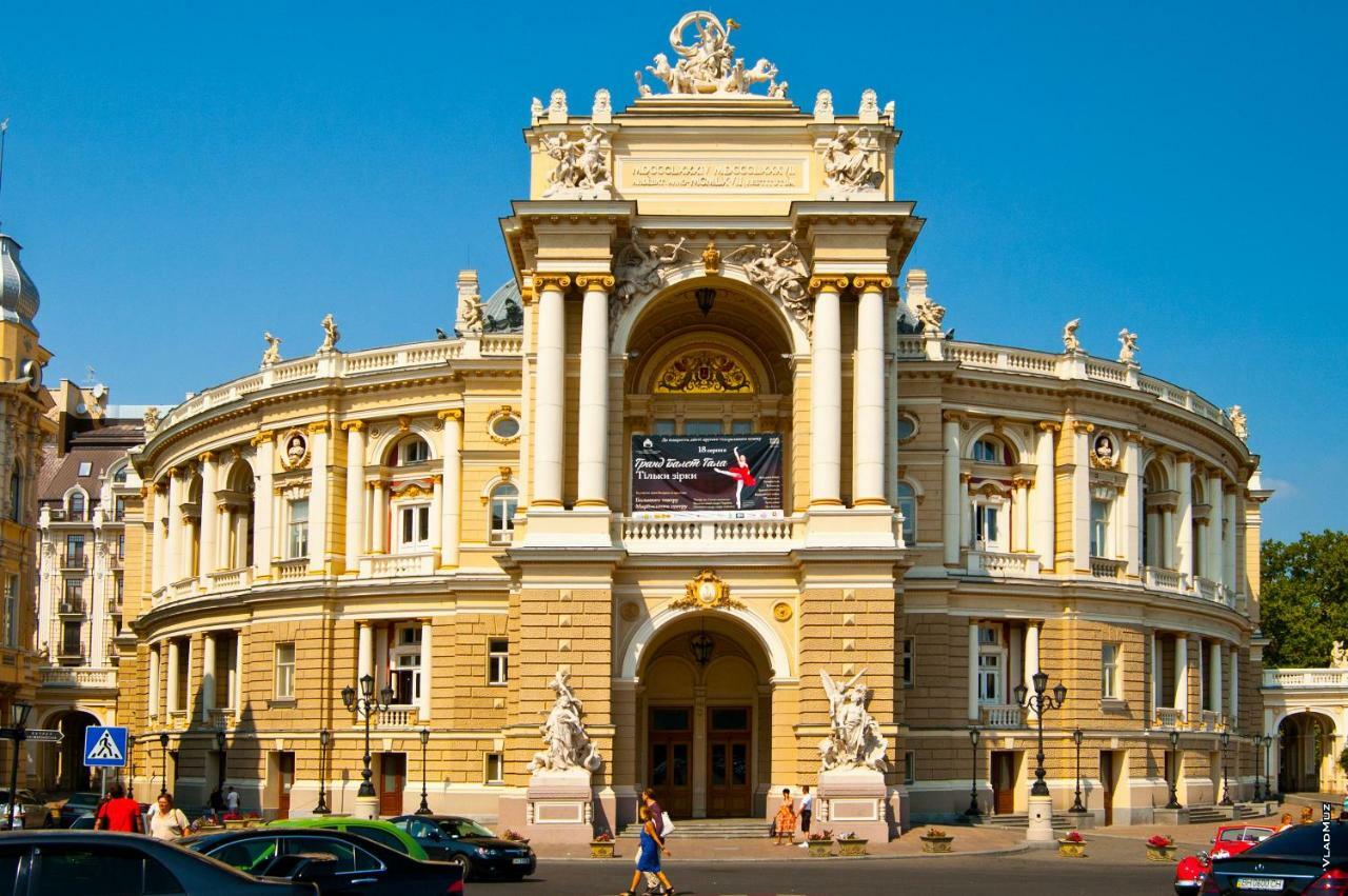 Hostel Berloga Odessa Esterno foto